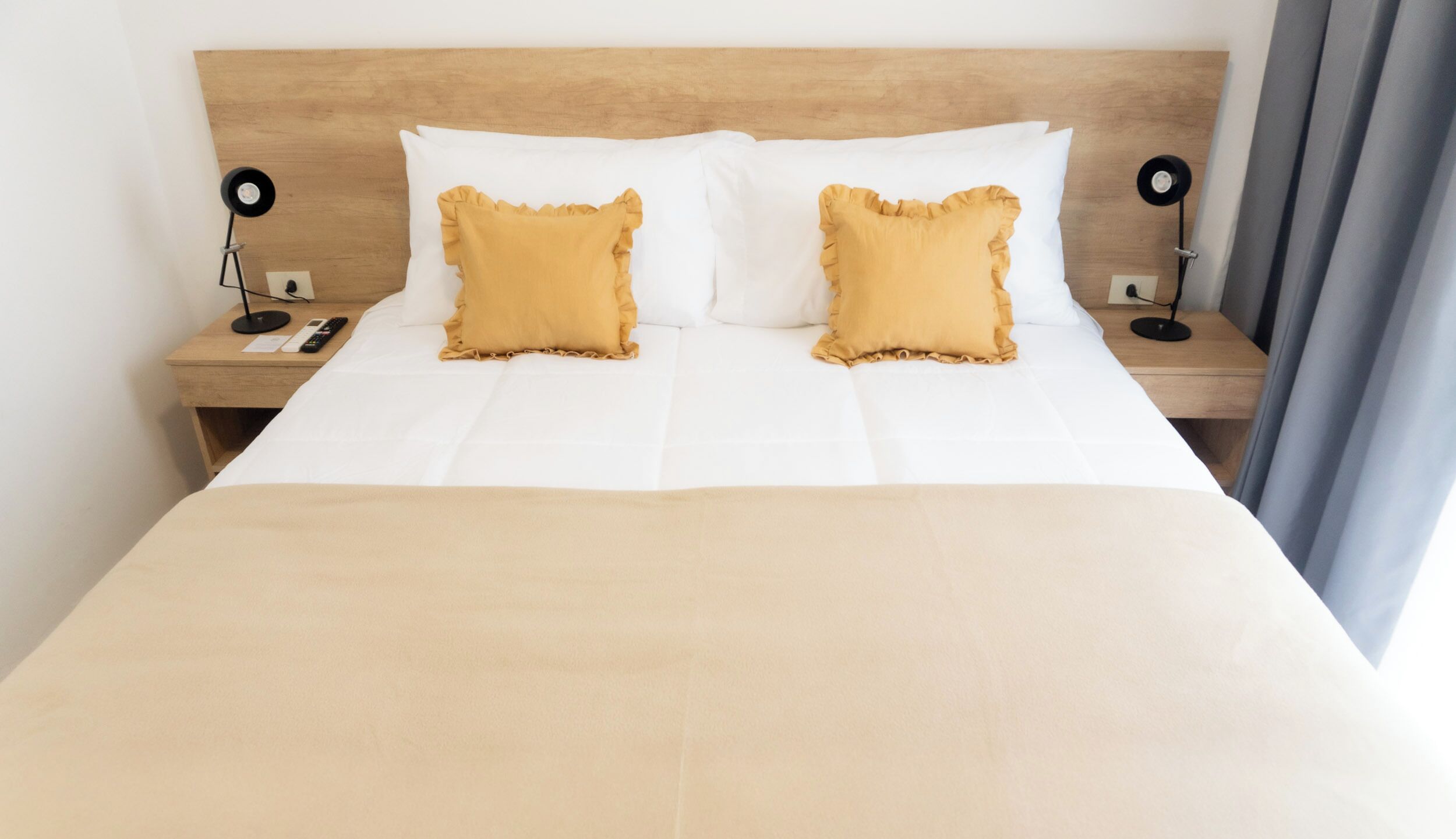 Desk, laptop workspace, free WiFi, bed sheets