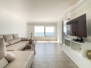 TV - Elegant 2-bedroom apartment with AC steps from the Beach (Ponta Delgada)