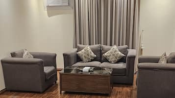Suite Deluxe, 2 habitaciones | Área de sala de estar