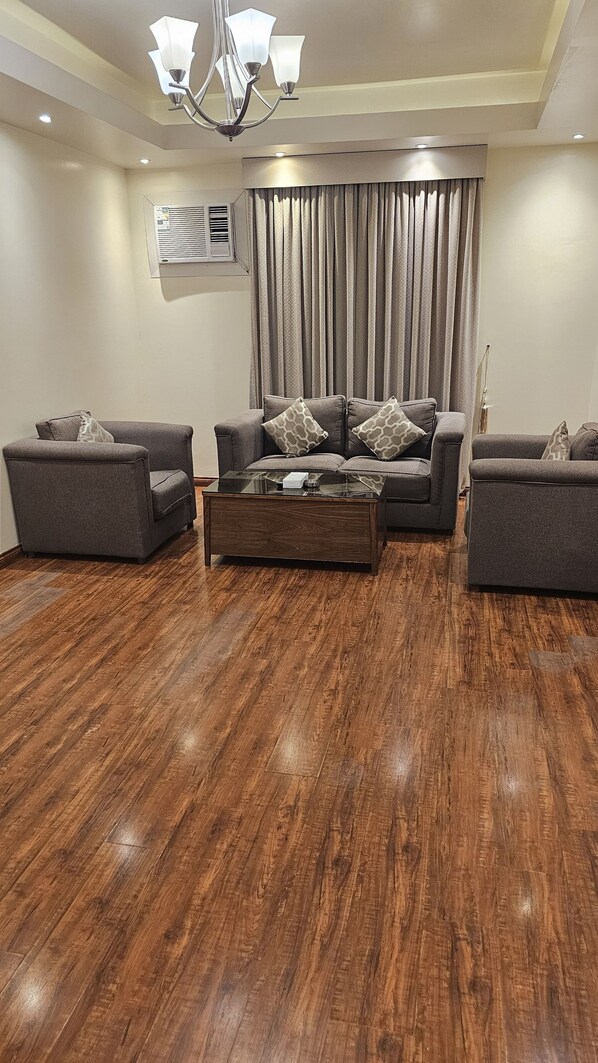 Suite Deluxe, 2 habitaciones | Área de sala de estar