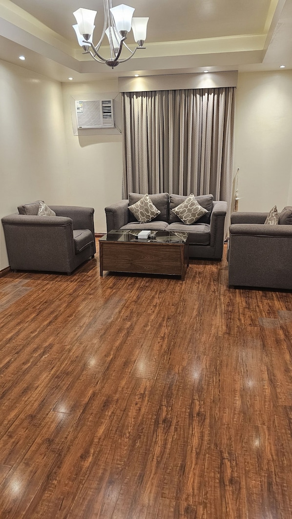 Suite Deluxe, 2 habitaciones | Área de sala de estar