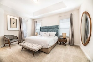 6 chambres, fer et planche à repasser, lit de bébé portatif