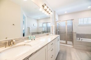 Hair dryer, towels, shampoo, toilet paper - Luxury 6-Bedroom Pool Villa Near Disney | Themed Kids Rooms (Kissimmee)