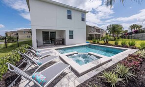 Et oppvarmet basseng