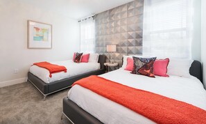 7 habitaciones, tabla de planchar con plancha y cuna de viaje 