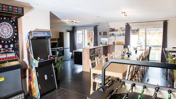 House | Game room