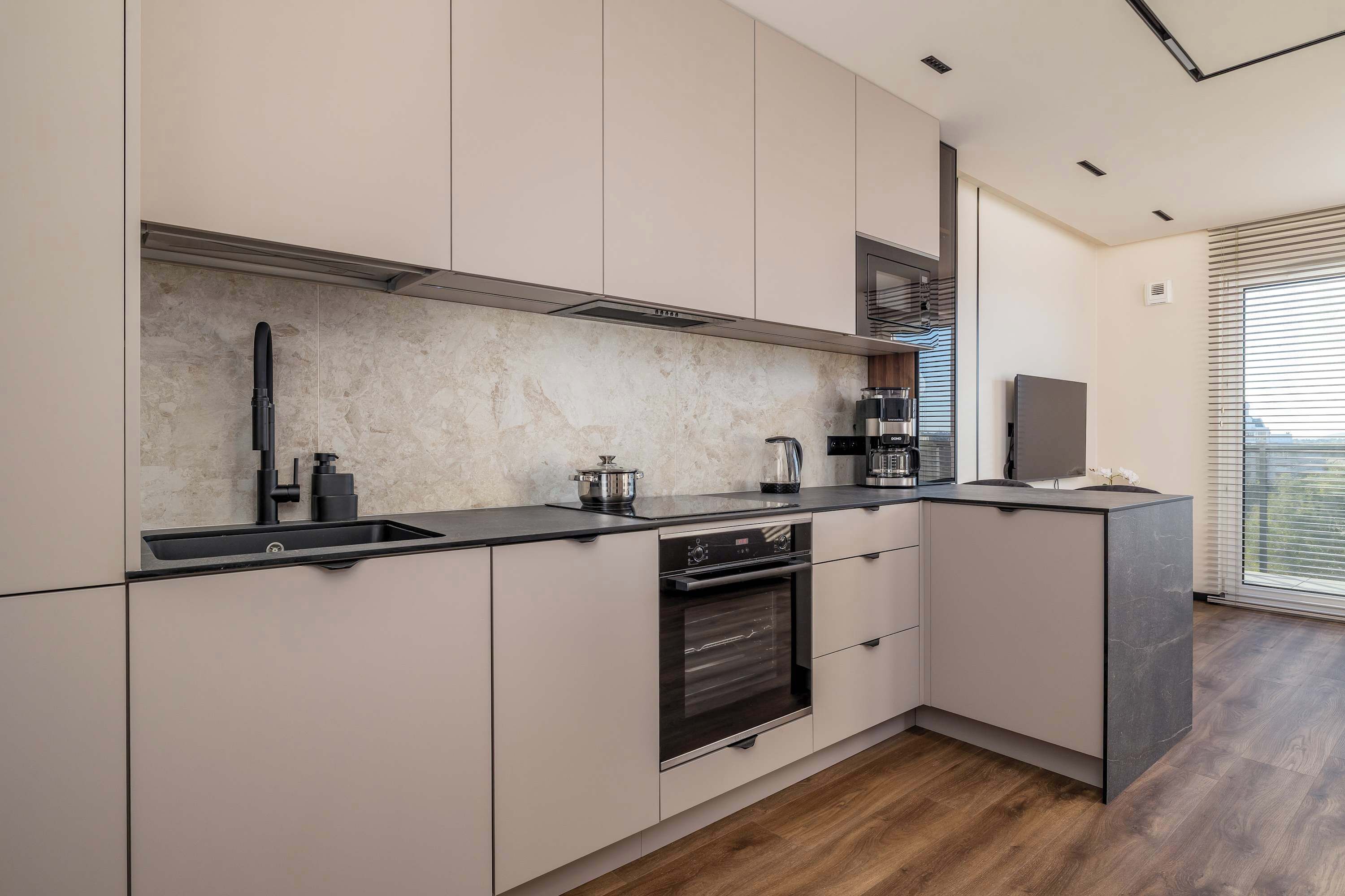 Frigorífic, microones, forn i placa de cuina 