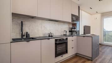 Frigorífic, microones, forn i placa de cuina