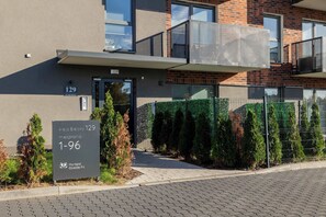 Exterior detail - Al. Bielska 129 Tychy | Air Conditioned Studio with Parking and Mountain View (Tychy)