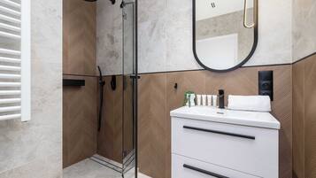 Dusch, hårtork och handdukar