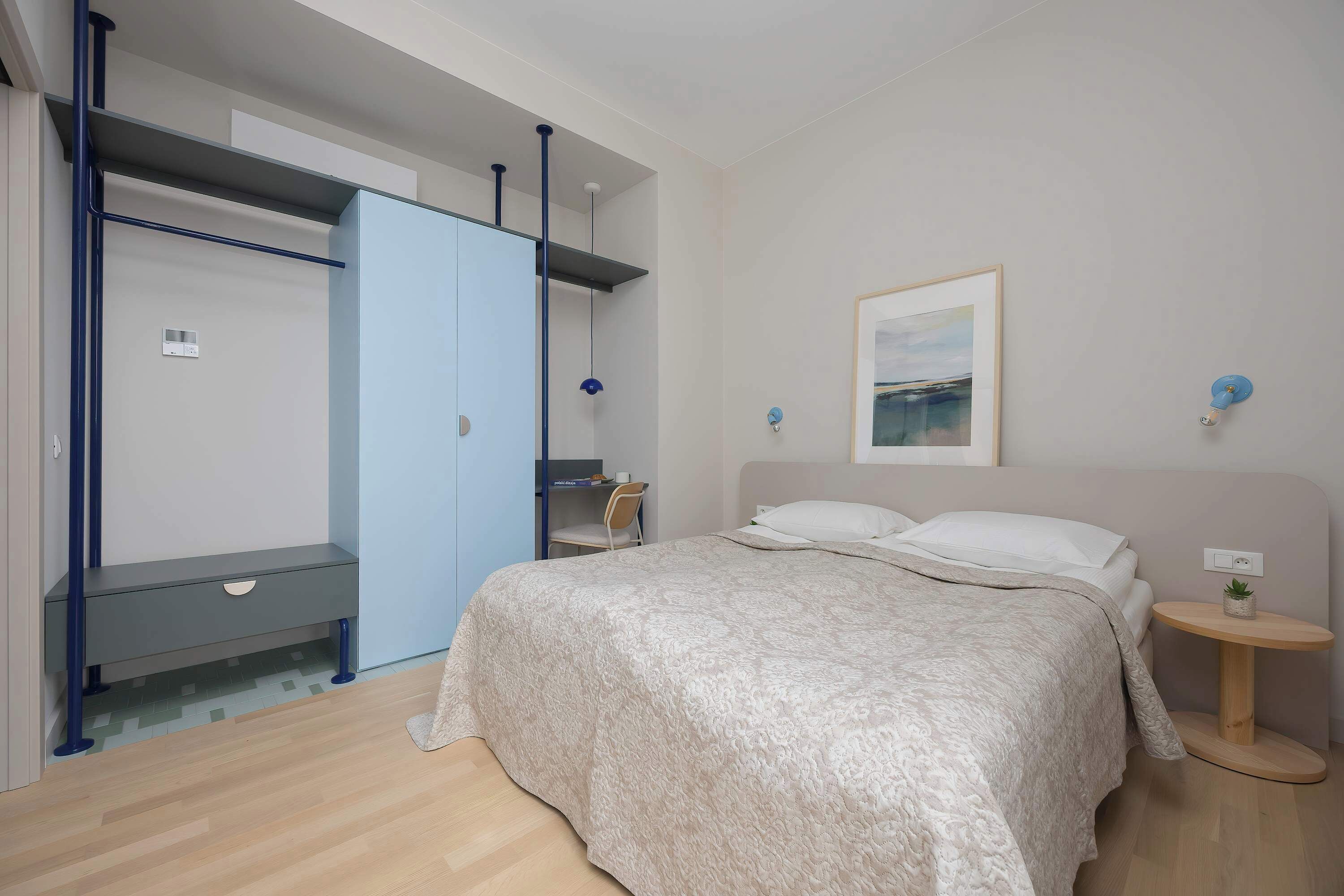 2 bedrooms, desk, iron/ironing board, travel crib