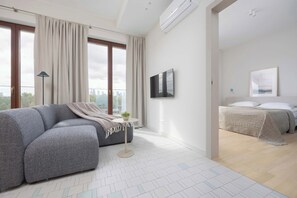 2 Schlafzimmer, Schreibtisch, Bügeleisen/Bügelbrett, Reisekinderbett