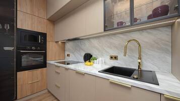 Fridge, microwave, oven, stovetop