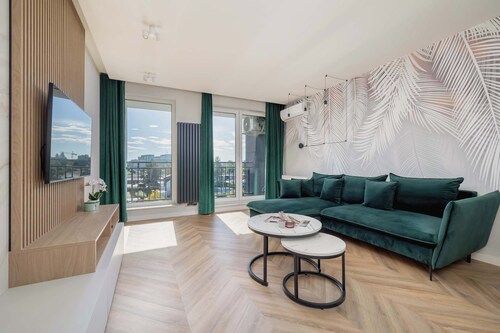 Barona 51 Tychy | Air Conditioned Apartment with Parking and Desk