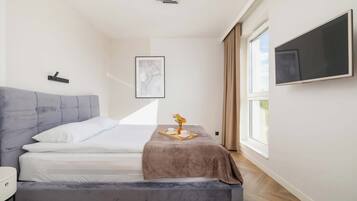 2 bedrooms, desk, iron/ironing board, travel crib