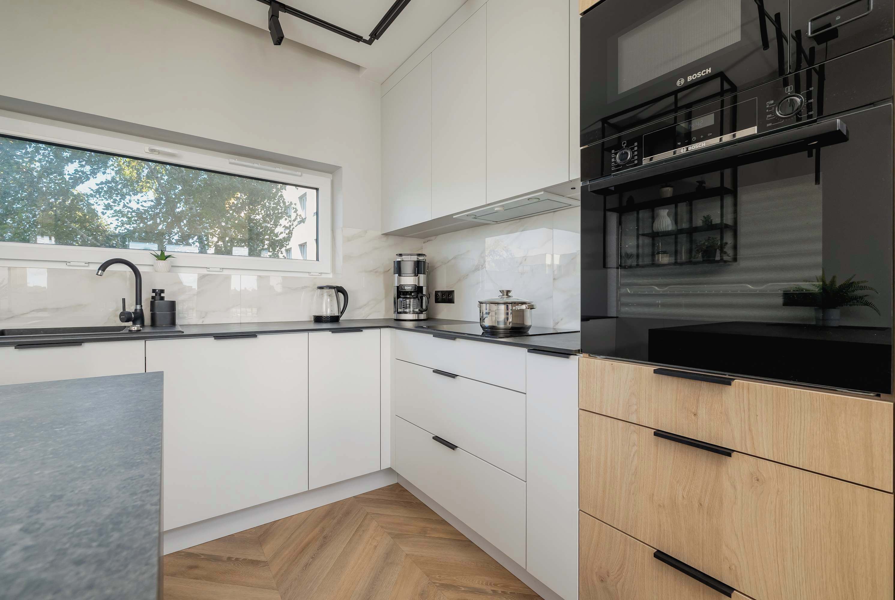 Frigorifero, microonde, forno, piano cottura