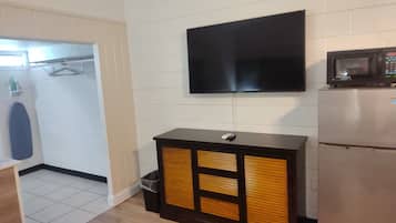 Standard-huone, 1 keskisuuri parisänky, lemmikkejä ei sallita, näköala puutarhaan | Ylelliset vuodevaatteet, pillowtop-patjalliset sängyt