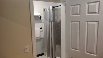Standard Single Room, 2 Queen Beds, Non Smoking, Pets not allowed | Bathroom | Hydromassage showerhead, free toiletries, hair dryer, towels