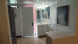 Habitación estándar, 1 cama de matrimonio, No se admiten mascotas, vistas al jardín | Ropa de cama de alta calidad y colchones con acolchado adicional