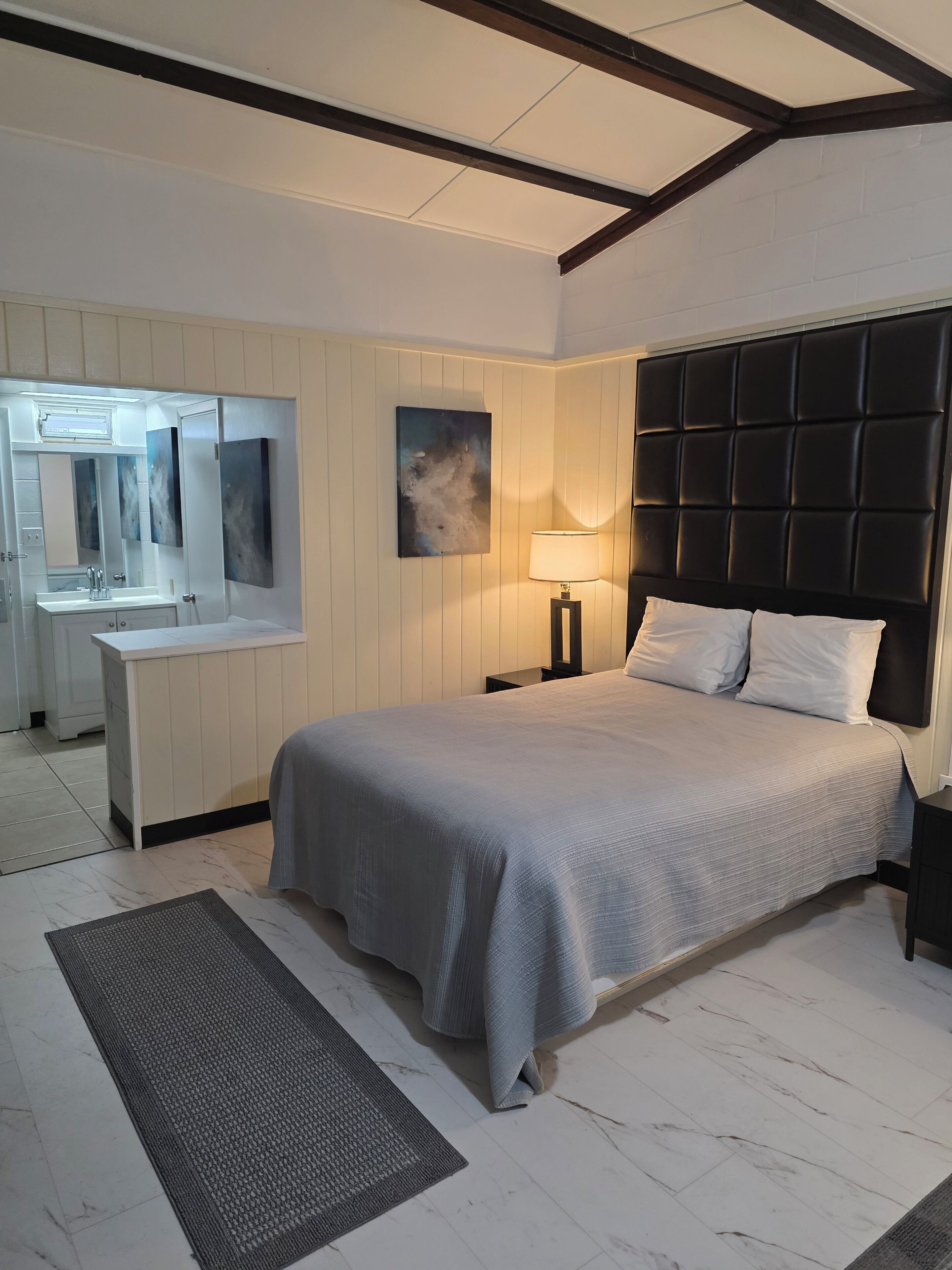 Comfort Single Room | Premium bedding, pillowtop beds, individually decorated