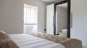 3 bedrooms, iron/ironing board, free WiFi, bed sheets