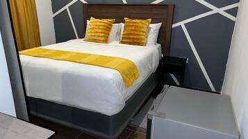 Desk, laptop workspace, iron/ironing board, free WiFi
