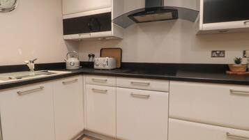 Cookware/dishes/utensils