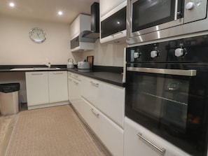 Cookware/dishes/utensils