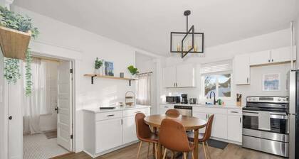 Charming Restored Villa Near Kendall Yards