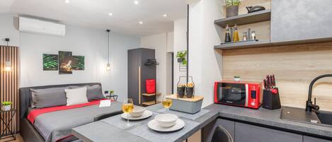 Free WiFi, bed sheets