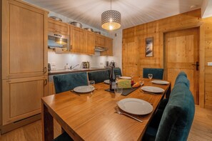 Dining - L'ours Bleu B13 - Ski In Ski Out (Vallorcine)