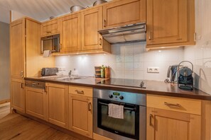 Family Apartment, Multiple Bedrooms (l'Ours Bleu B13 - Ski In Ski Out) | Private kitchen | Fridge, microwave, oven, stovetop - L'ours Bleu B13 - Ski In Ski Out (Vallorcine)