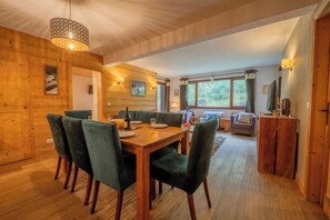 Family Apartment, Multiple Bedrooms (l'Ours Bleu B13 - Ski In Ski Out) | Dining - L'ours Bleu B13 - Ski In Ski Out (Vallorcine)