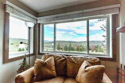 Cozy 2-bed, 2-bath mountain condo with ski-in/ski-out access, sweeping views, and indoor pool + hot tub. Fully stocked kitchen, fireplace, private balcony, and thoughtful amenities make this the perfect year-round retreat in Granby Ranch.