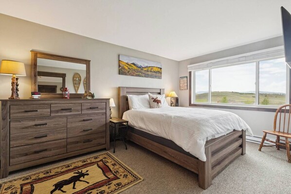 2 habitaciones, tabla de planchar con plancha y cuna de viaje 