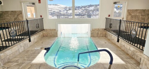 Cozy 2-bed, 2-bath mountain condo with ski-in/ski-out access, sweeping views, and indoor pool + hot tub. Fully stocked kitchen, fireplace, private balcony, and thoughtful amenities make this the perfect year-round retreat in Granby Ranch.