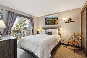 2 makuuhuonetta, silitysrauta/-lauta, vauvan matkasänky, ilmainen Wi-Fi