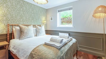 2 habitaciones, tabla de planchar con plancha, wifi y ropa de cama