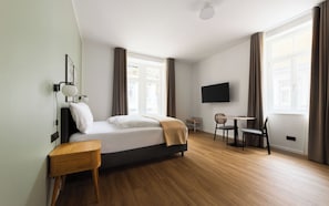 Suite Confort | Decoración personalizada, muebles diferentes y escritorio