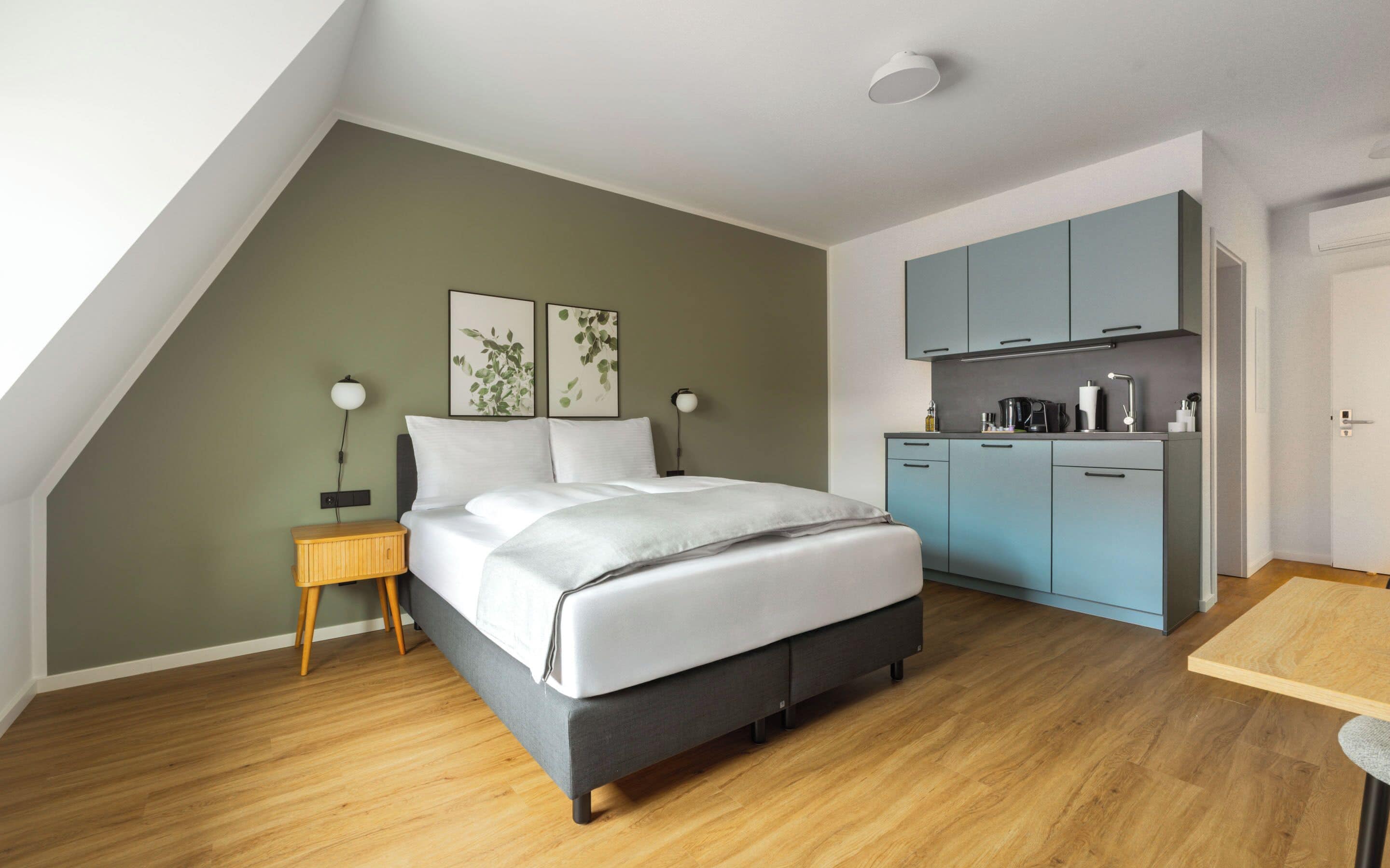 Suite | Individueel gedecoreerd, individueel gemeubileerd, een bureau