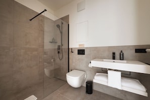 Comfort Suite with Sofa bed | Bathroom