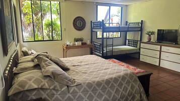 5 bedrooms, iron/ironing board, WiFi, bed sheets