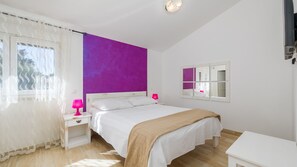 Iron/ironing board, free WiFi, bed sheets