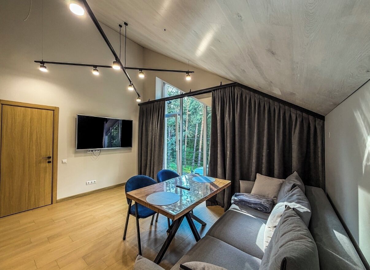 Appartement Confort, vue cour intérieure | Coin séjour