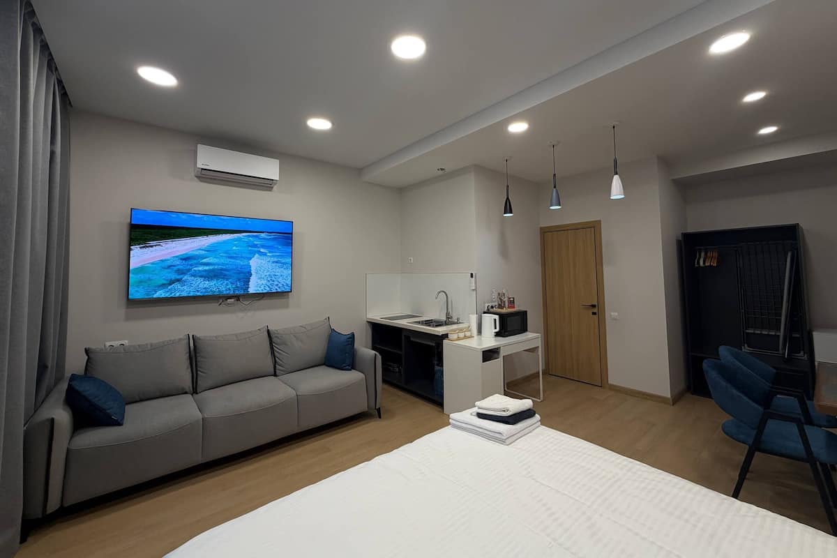 Kahden hengen classic-huone | Oleskelualue | 40–tuumainen äly-TV, jossa digitaalikanavat