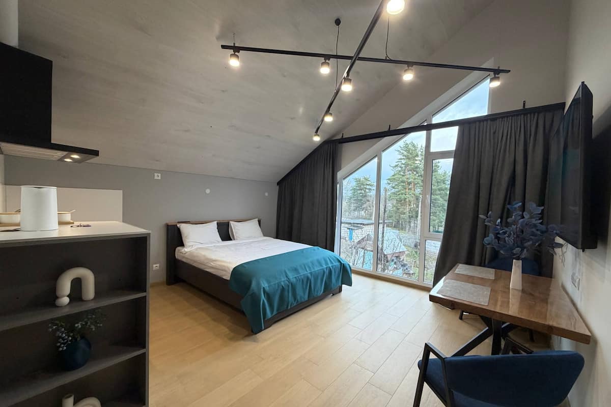 Classic-studio | Ylelliset vuodevaatteet, työpöytä