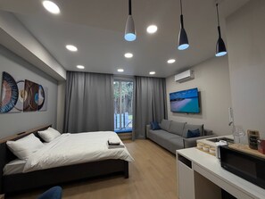 Classic Double Room | Premium bedding, desk, laptop workspace, blackout curtains - ForRest Cozy Apartments Minsk (Minsk)