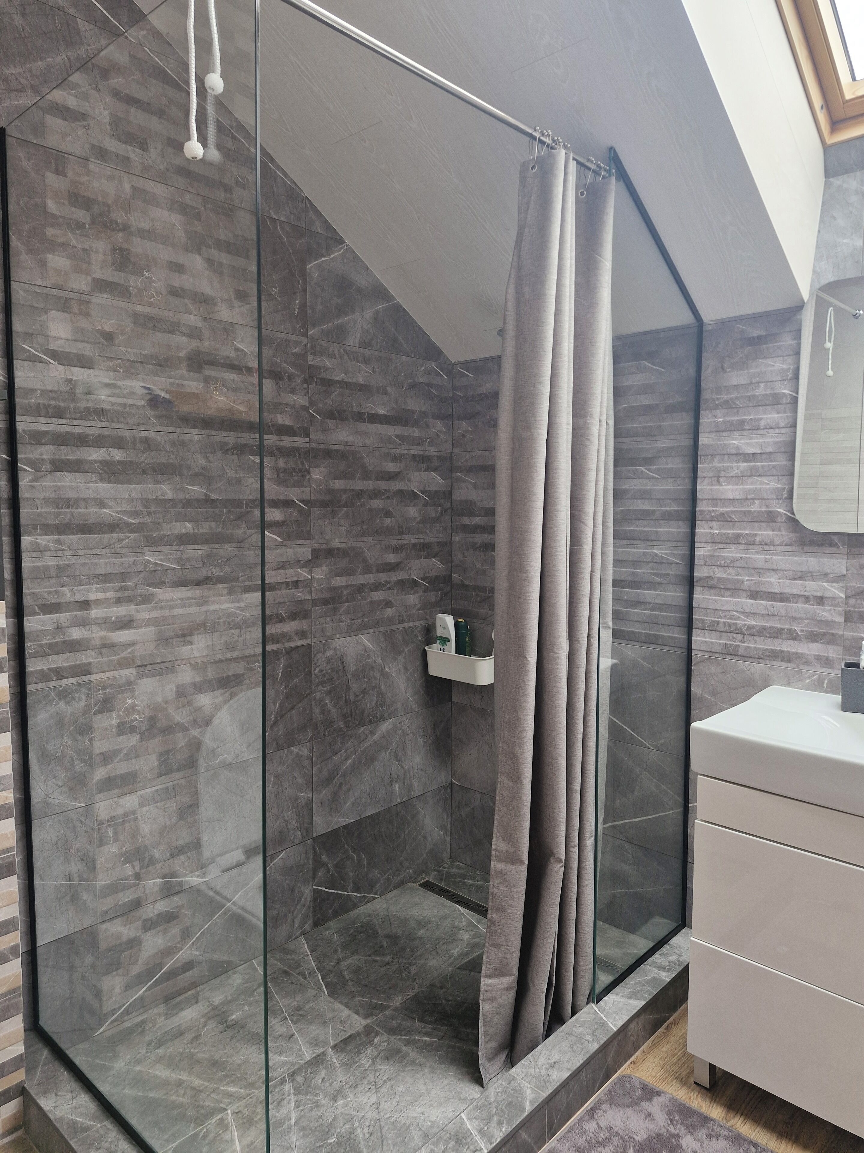 Classic Apartment | Premium bedding, desk, laptop workspace, blackout curtains