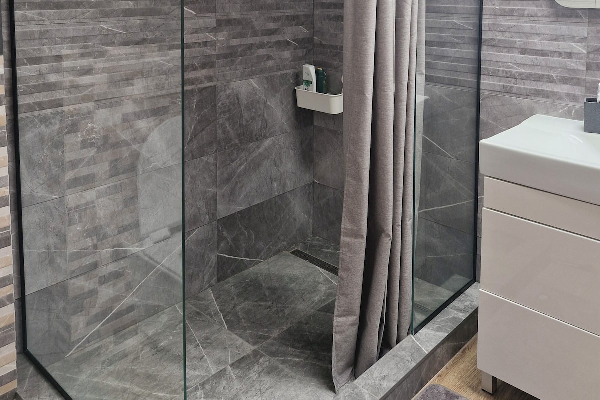 Appartement Classique | Literie de qualité supérieure, bureau