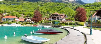 Garden apartment with lake view